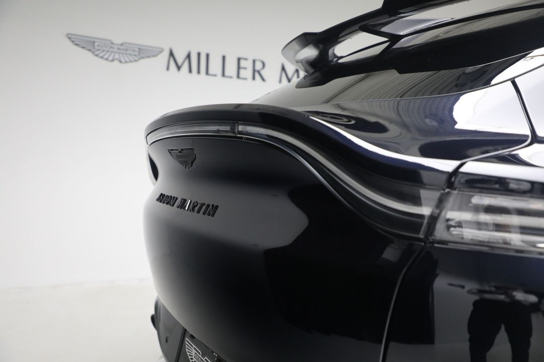 2025 Aston Martin DBX
