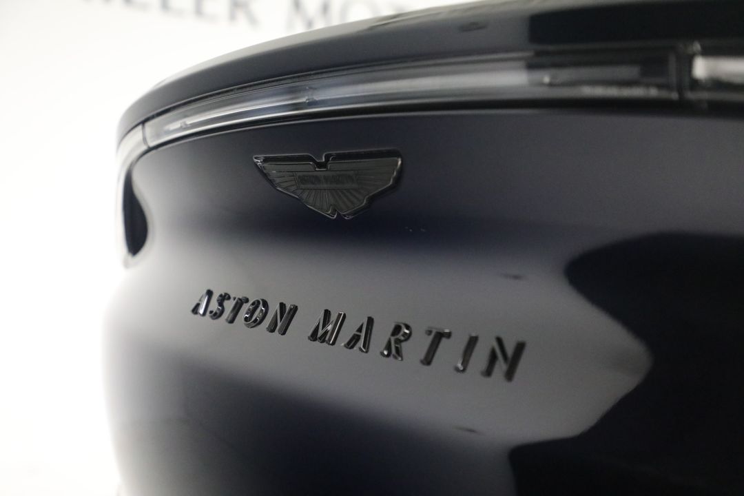 2025 Aston Martin DBX