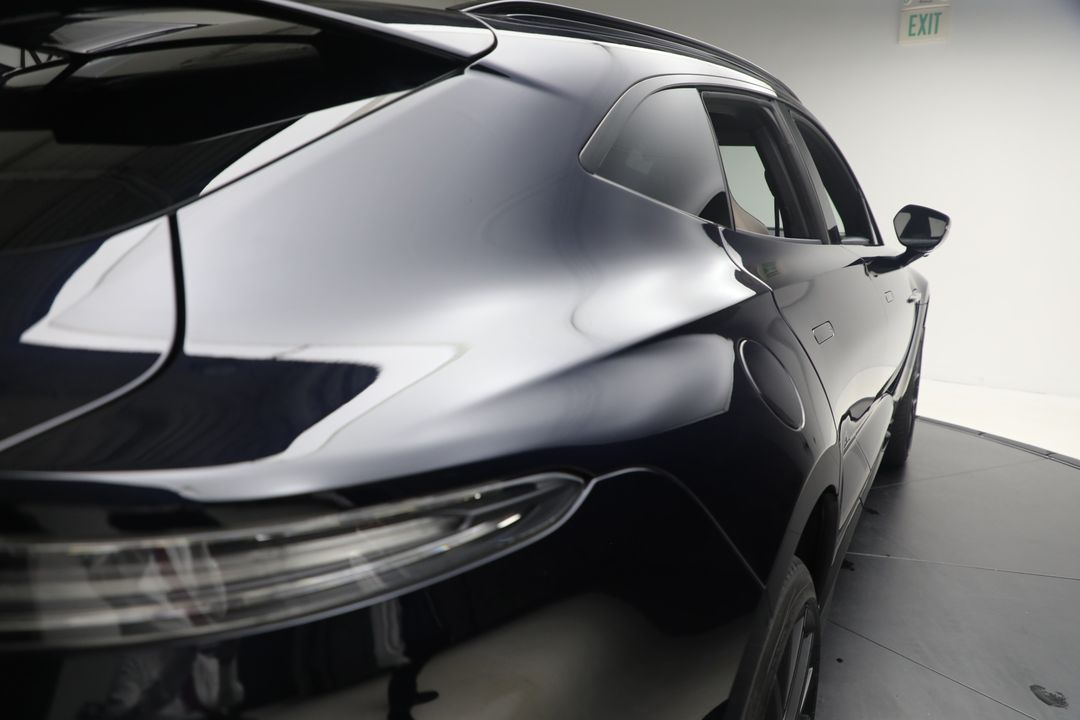 2025 Aston Martin DBX