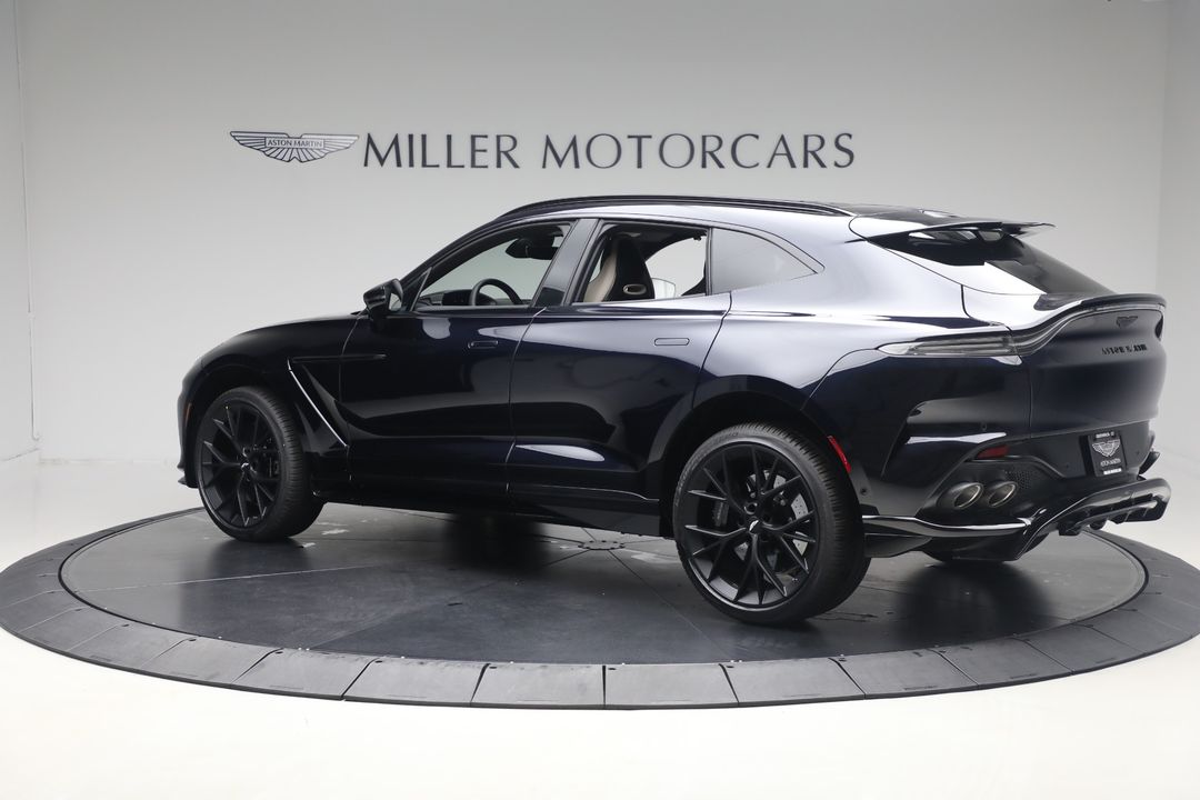 2025 Aston Martin DBX