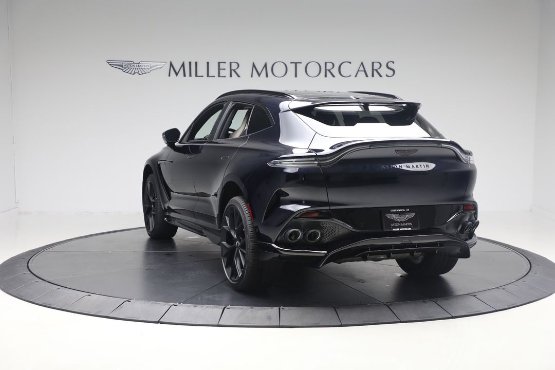 2025 Aston Martin DBX