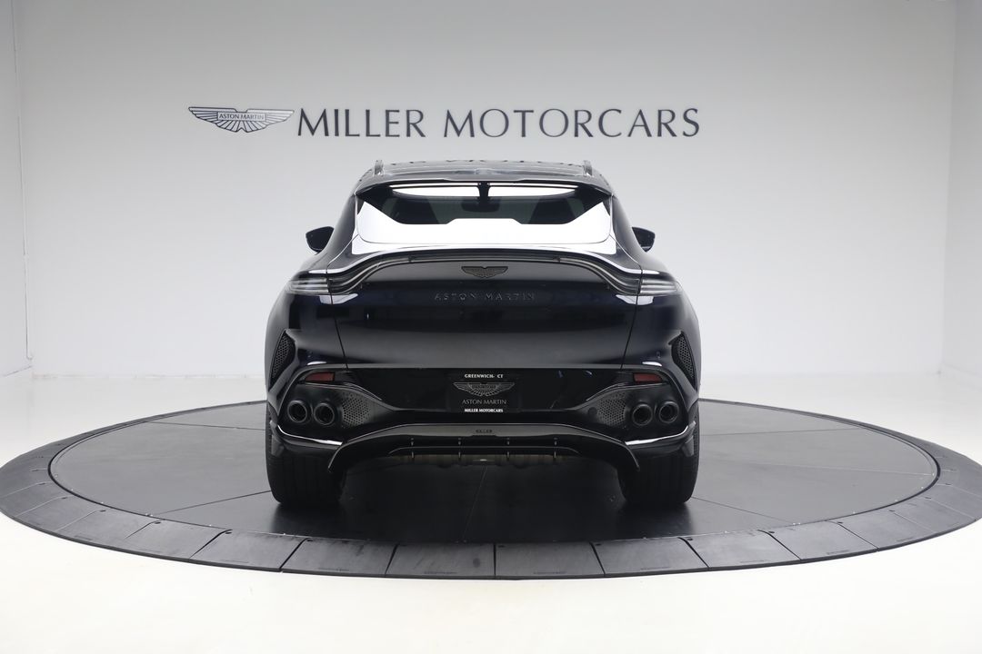 2025 Aston Martin DBX