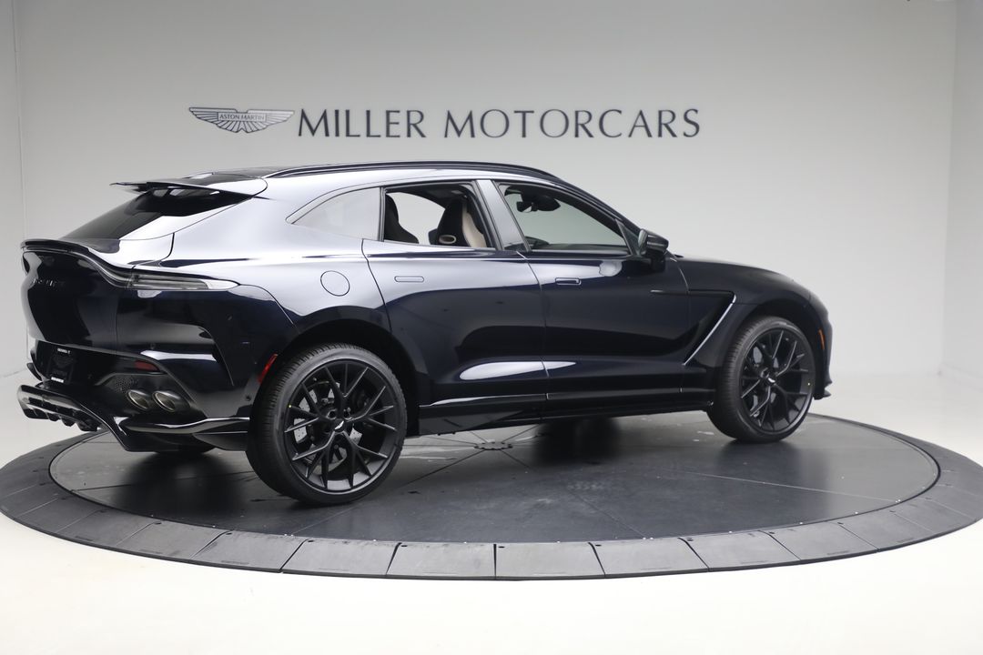 2025 Aston Martin DBX