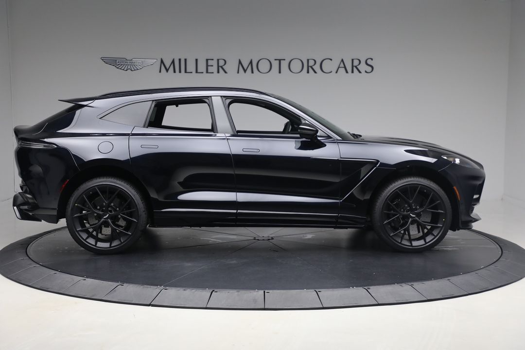 2025 Aston Martin DBX