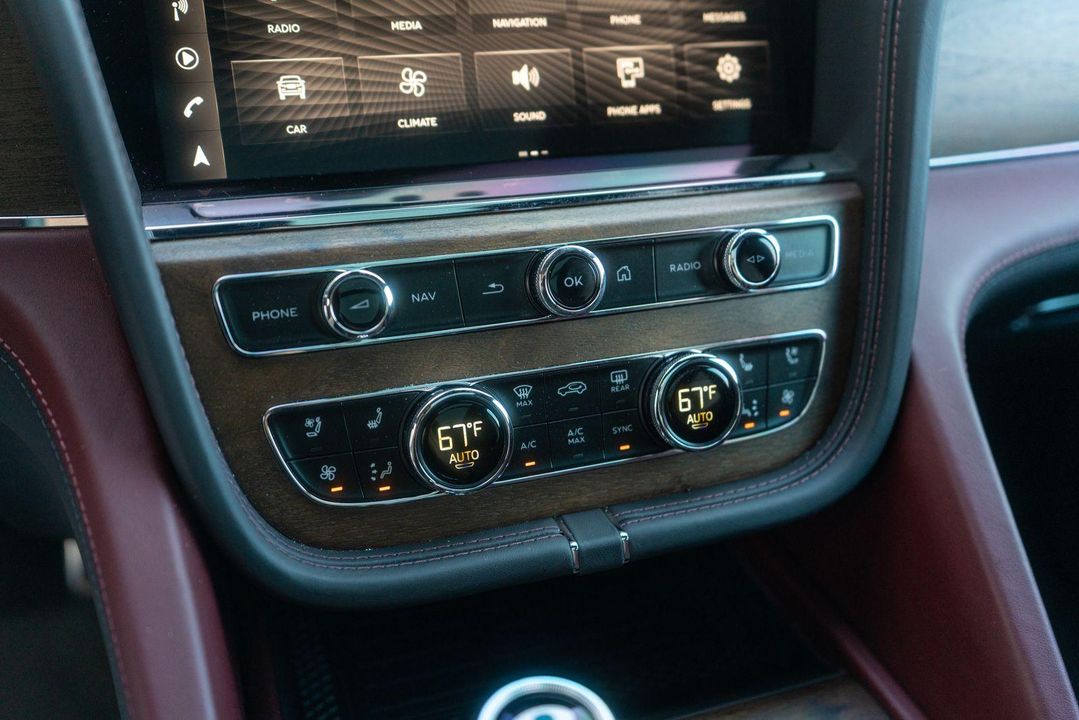 2024 Bentley Bentayga EWB