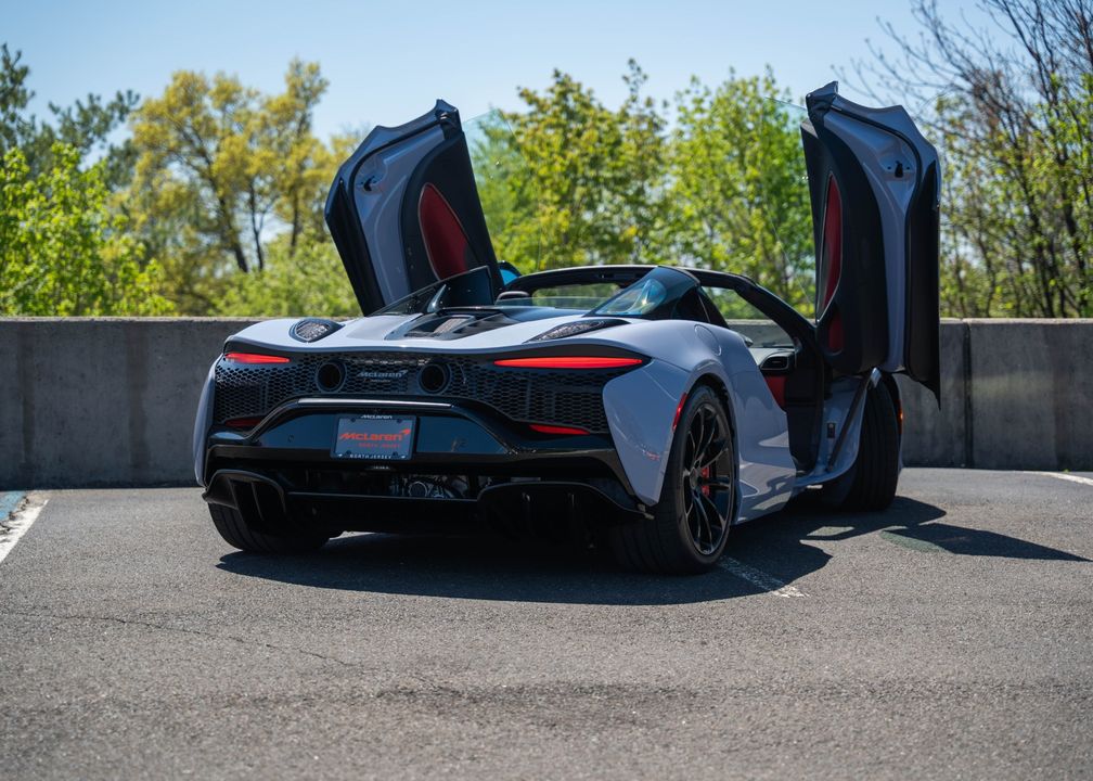 2025 McLaren Artura Spider