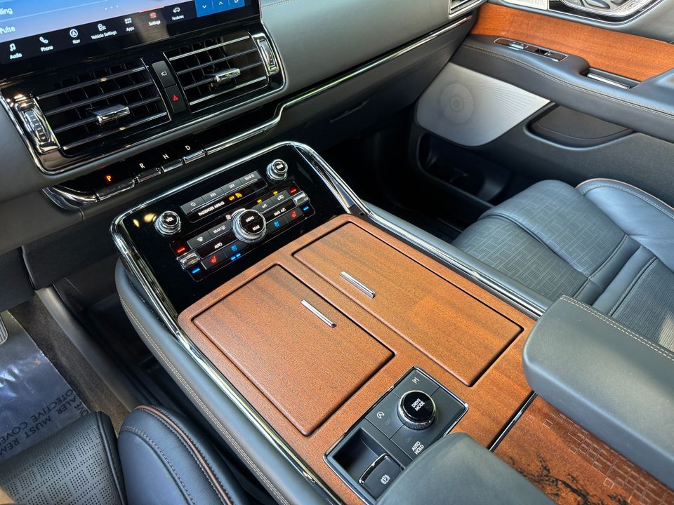 2023 Lincoln Navigator Black Label