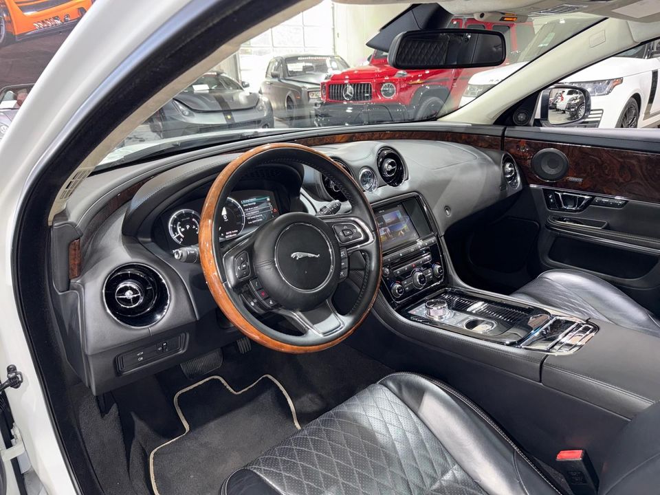 2016 Jaguar XJ