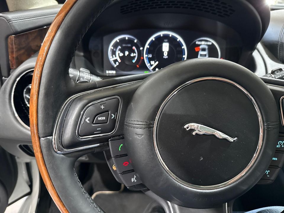 2016 Jaguar XJ