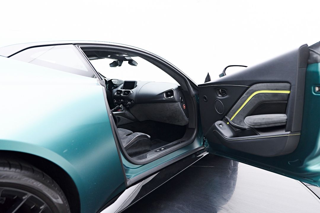 2023 Aston Martin Vantage