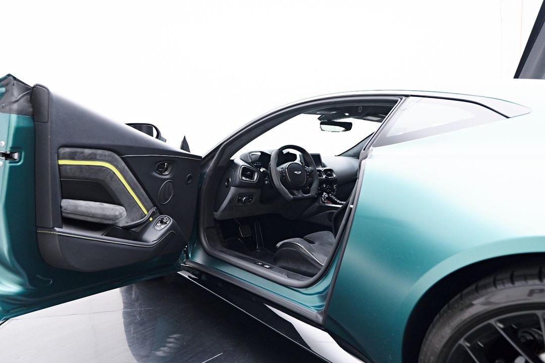 2023 Aston Martin Vantage