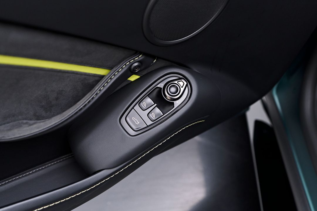 2023 Aston Martin Vantage