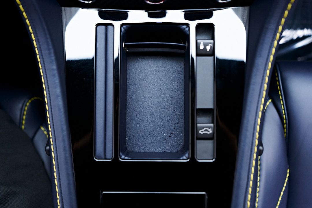 2017 Aston Martin V12 Vantage