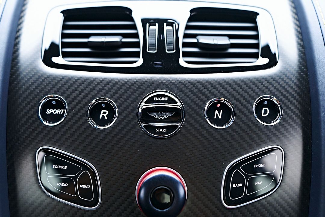 2017 Aston Martin V12 Vantage