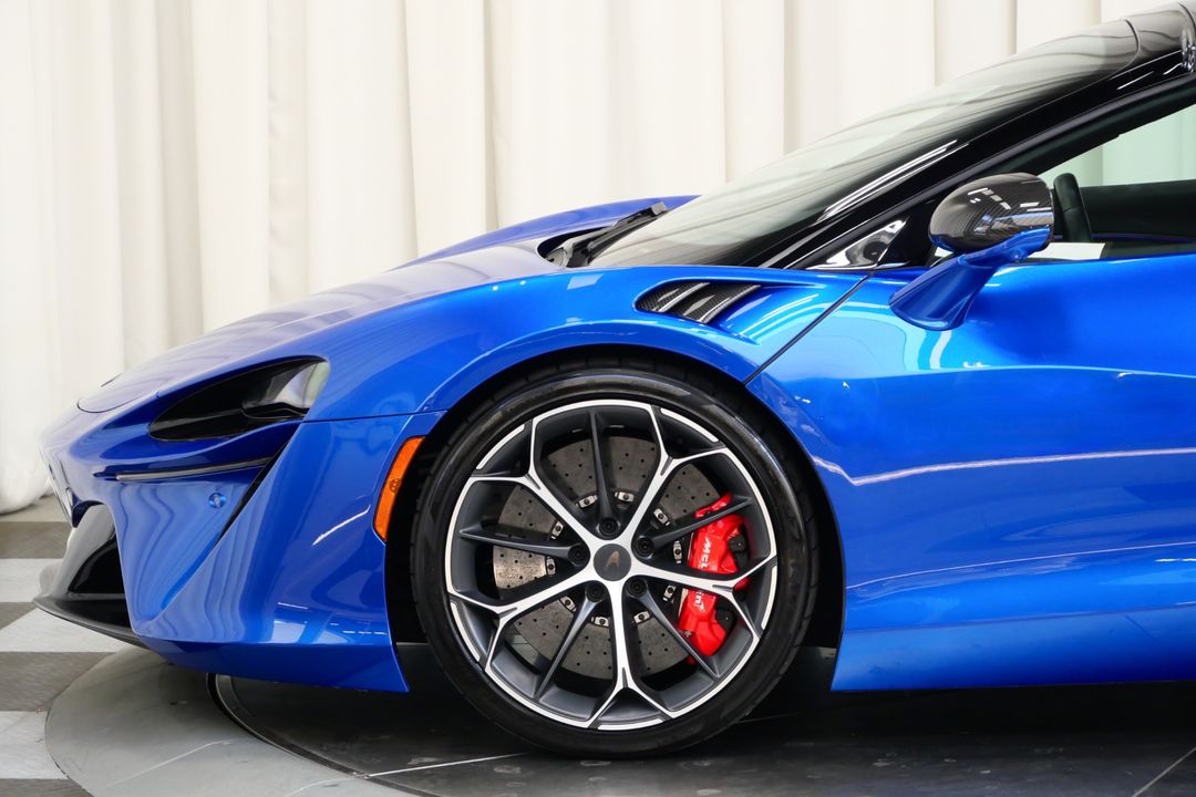 2025 McLaren Artura