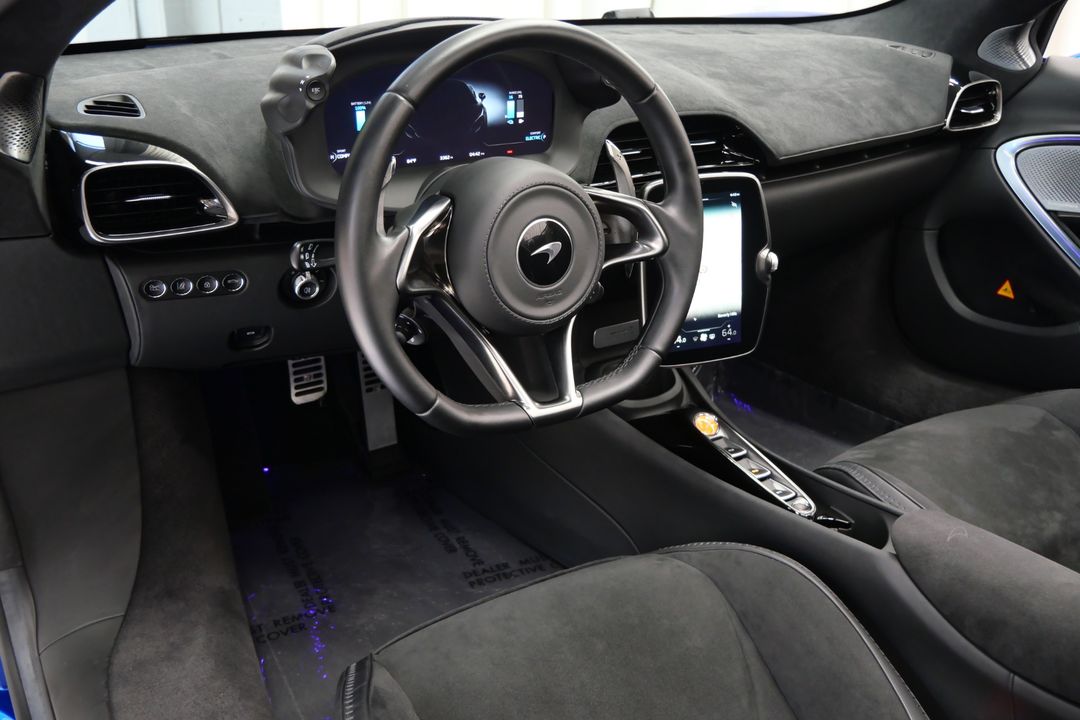 2025 McLaren Artura