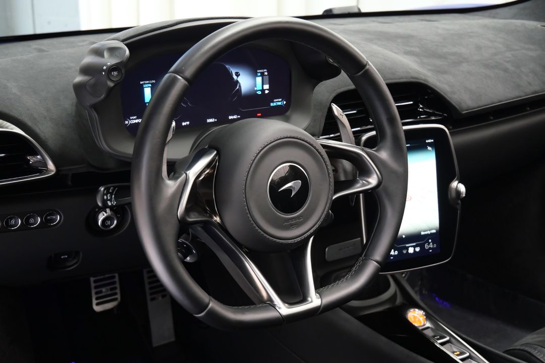 2025 McLaren Artura