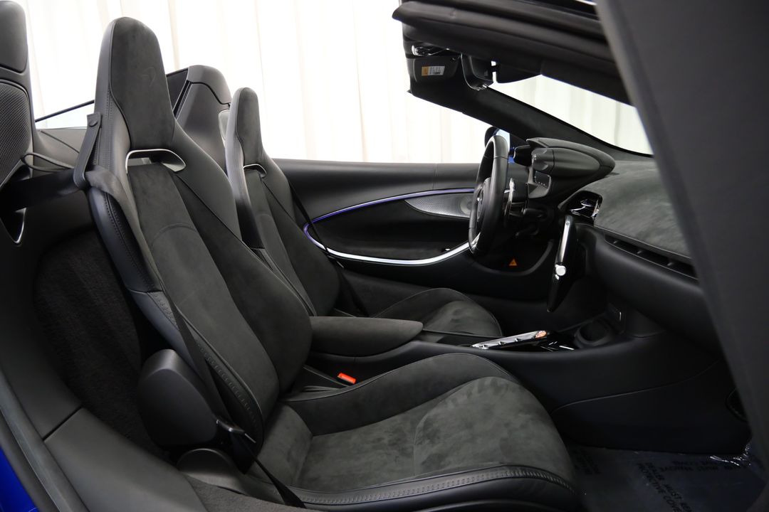2025 McLaren Artura
