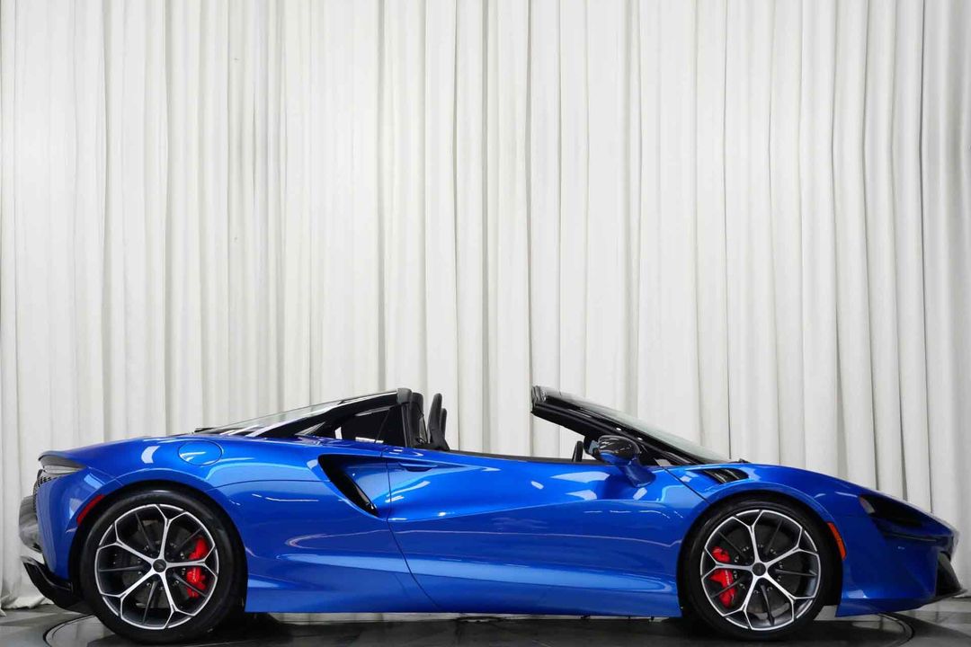 2025 McLaren Artura
