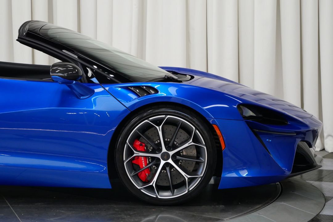 2025 McLaren Artura