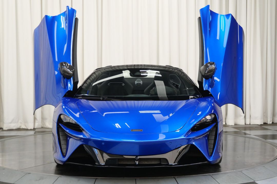 2025 McLaren Artura