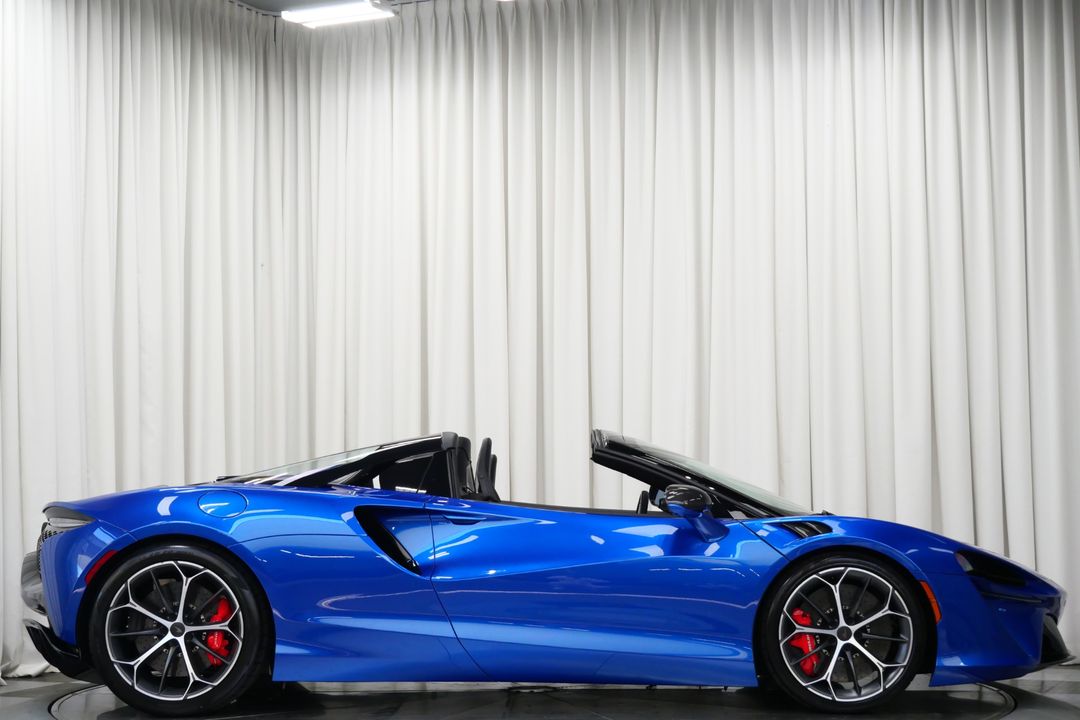 2025 McLaren Artura