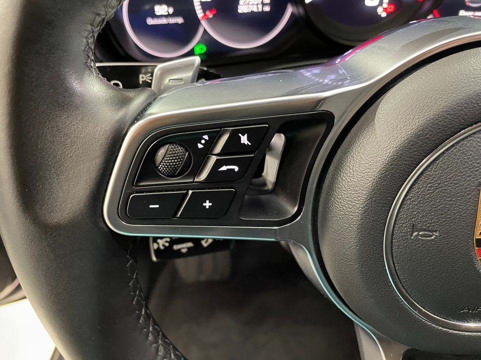 2018 Porsche Panamera 4