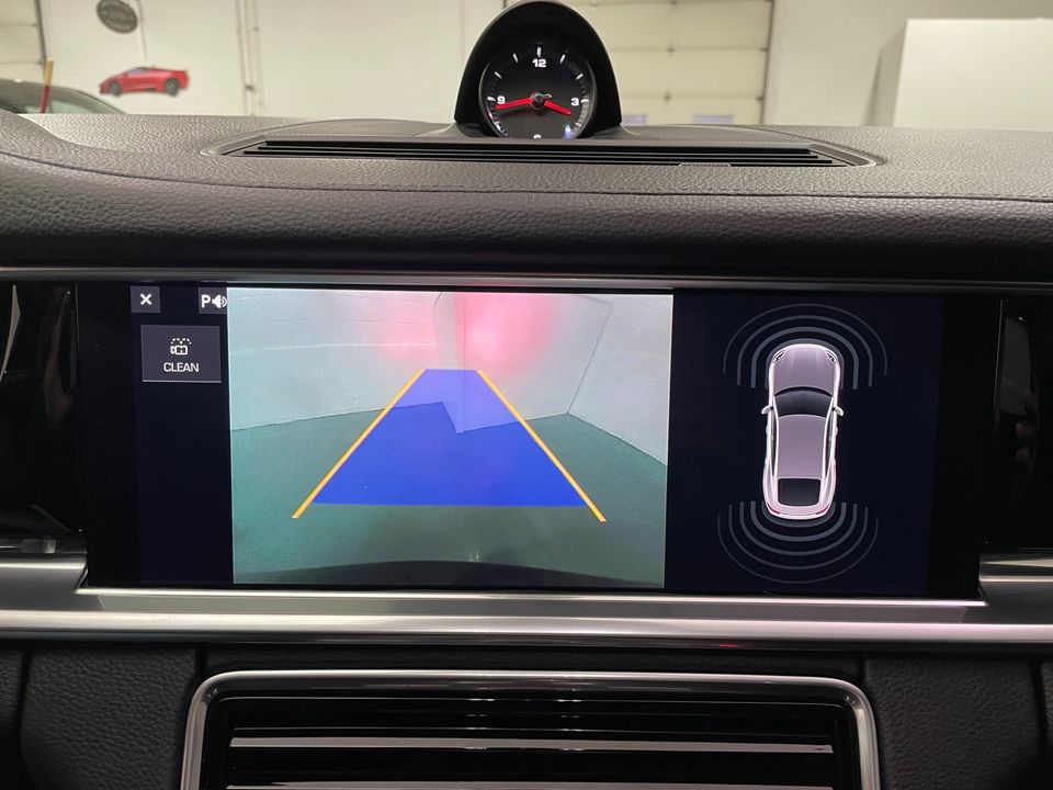 2018 Porsche Panamera 4