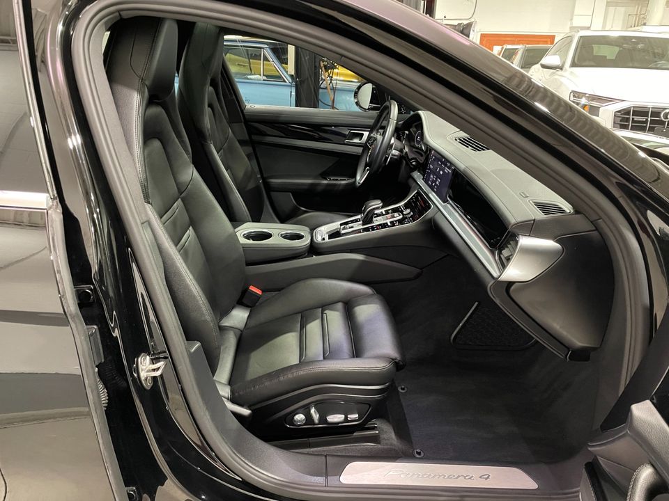 2018 Porsche Panamera 4