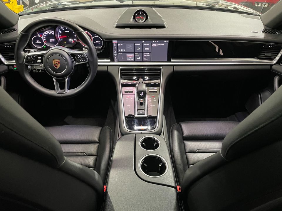 2018 Porsche Panamera 4