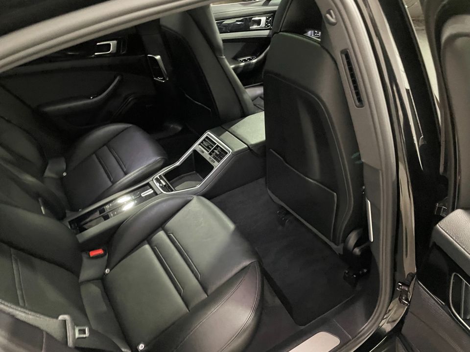2018 Porsche Panamera 4