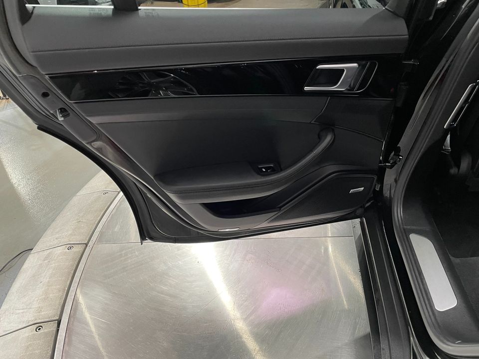 2018 Porsche Panamera 4