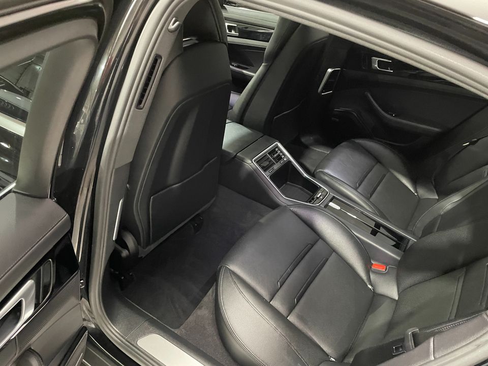 2018 Porsche Panamera 4