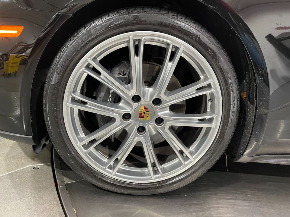 2018 Porsche Panamera 4