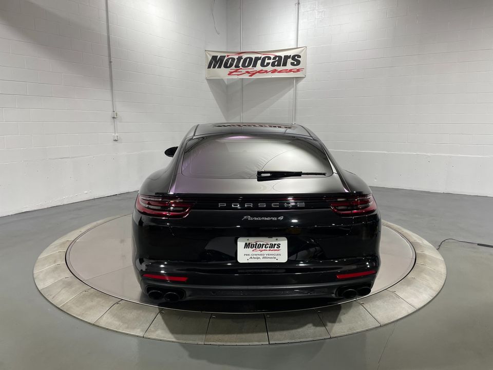 2018 Porsche Panamera 4