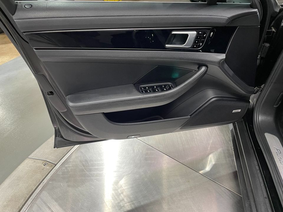 2018 Porsche Panamera 4