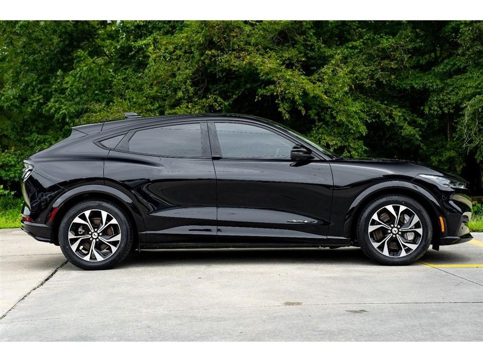 2022 Ford Mustang Mach-E