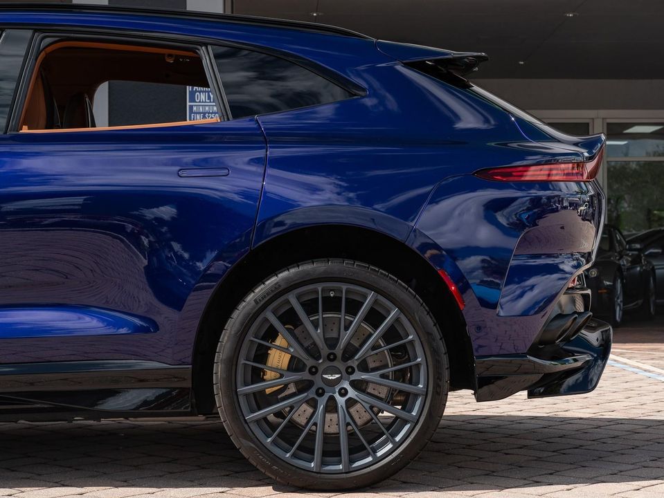 2023 Aston Martin DBX