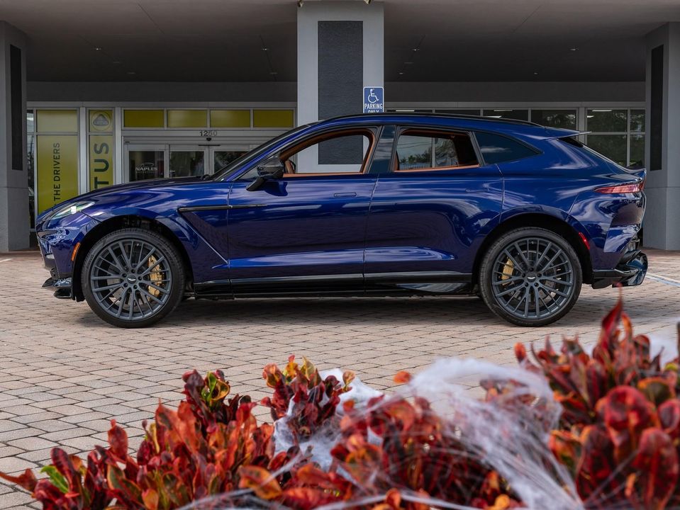 2023 Aston Martin DBX