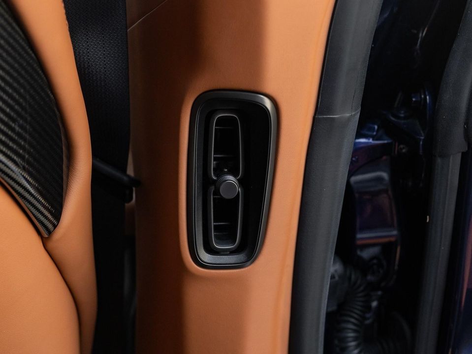 2023 Aston Martin DBX