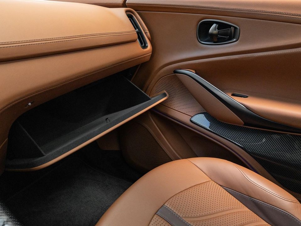 2023 Aston Martin DBX