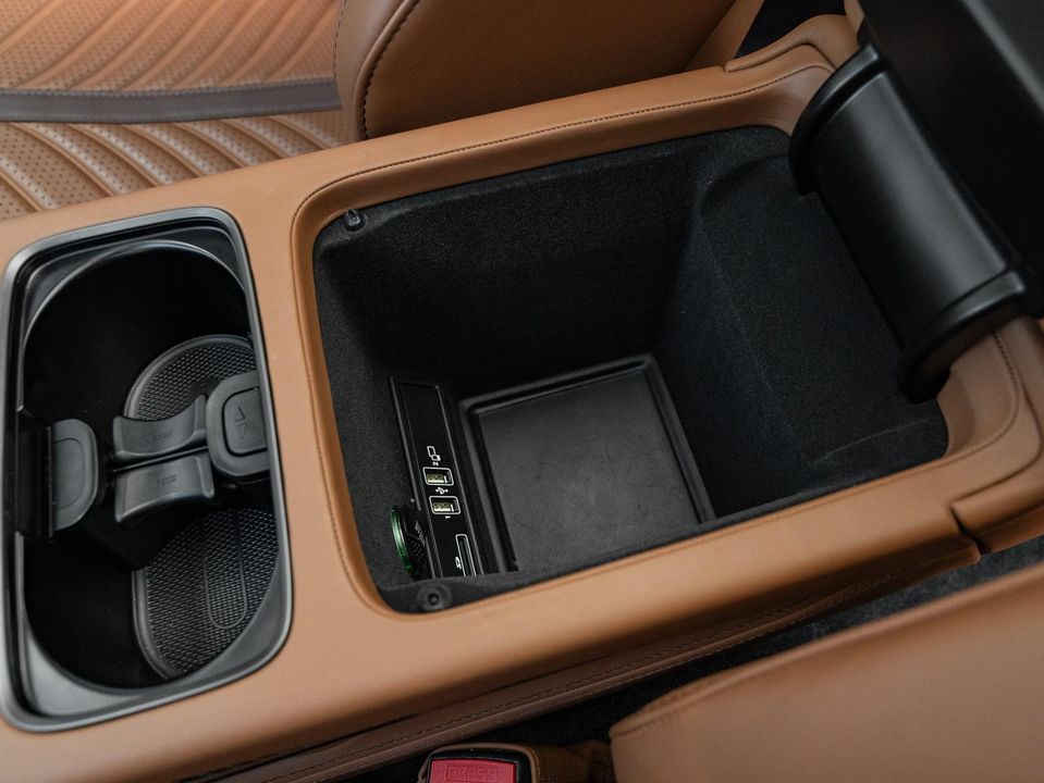 2023 Aston Martin DBX