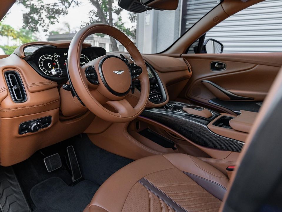 2023 Aston Martin DBX