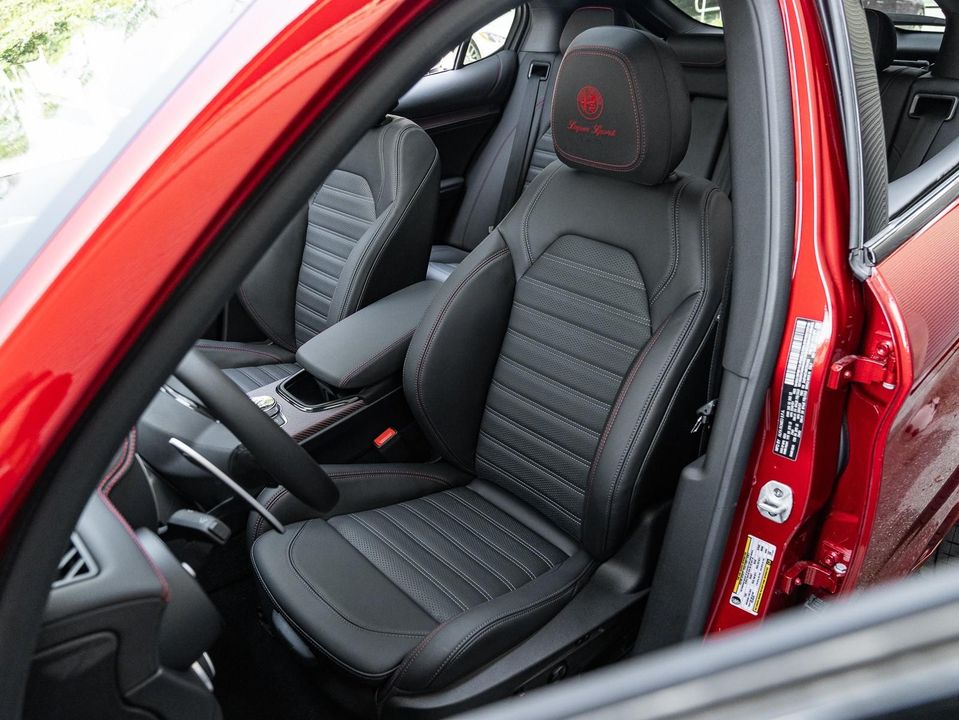 2024 Alfa Romeo Stelvio