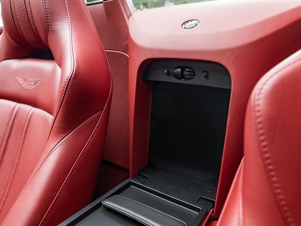 2021 Aston Martin Vantage