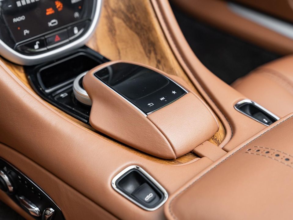 2019 Aston Martin DB11