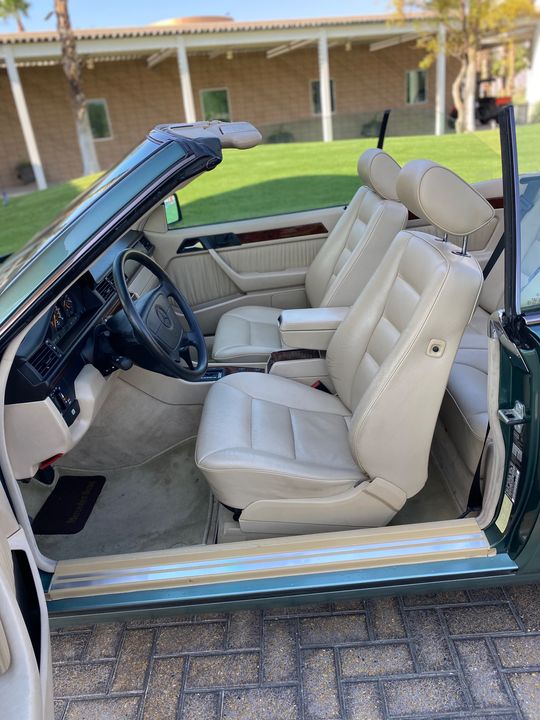 1994 Mercedes-Benz E320