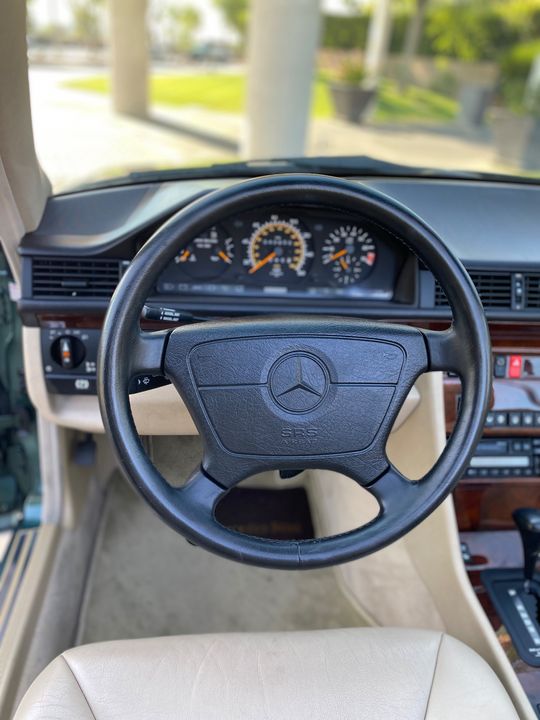 1994 Mercedes-Benz E320