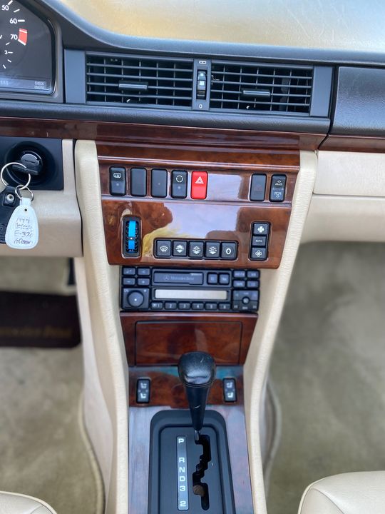 1994 Mercedes-Benz E320