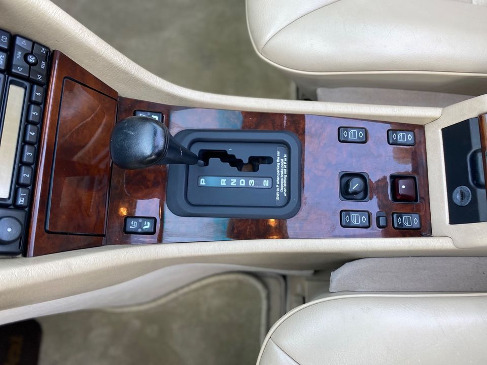 1994 Mercedes-Benz E320